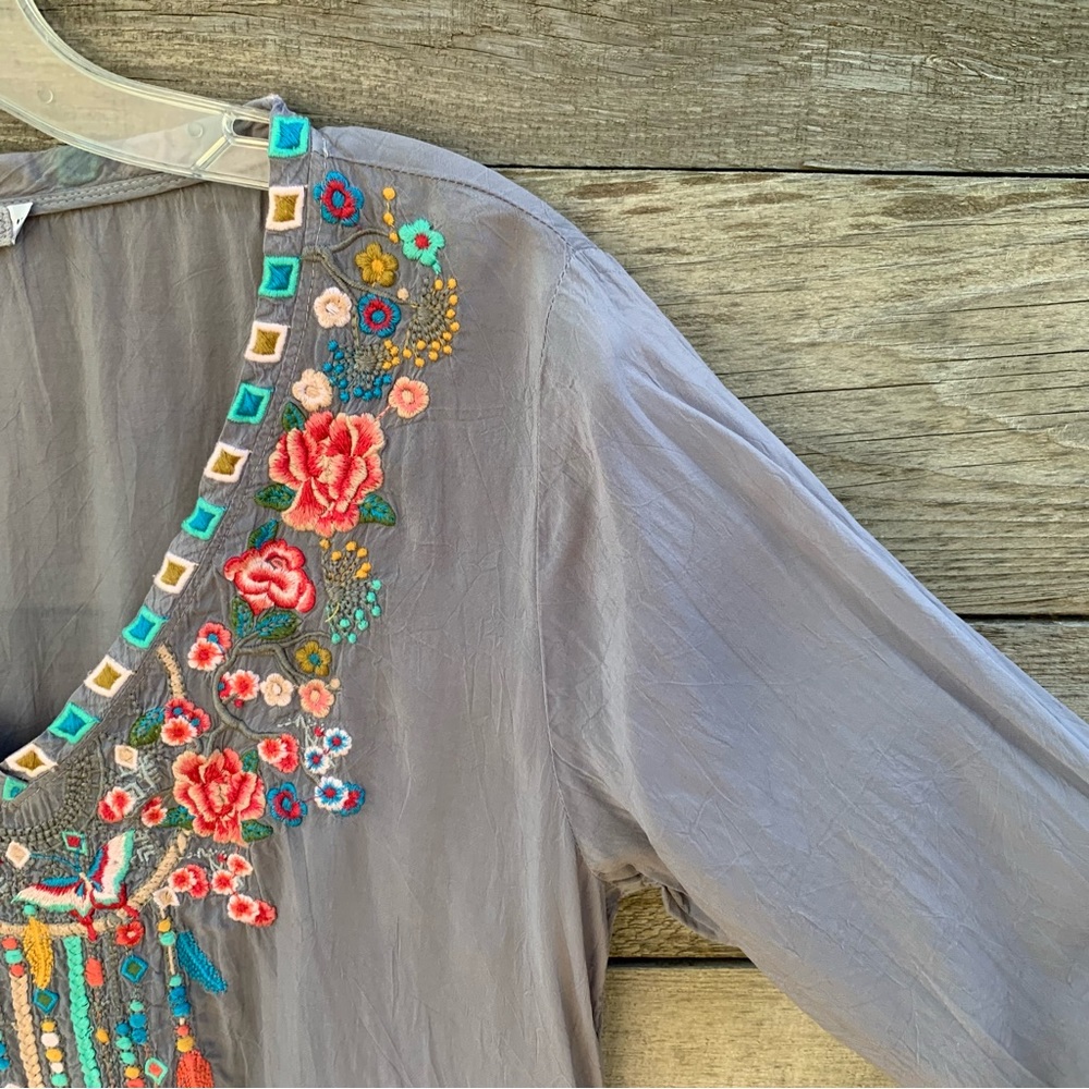 Johnny Was Blouse Womens S Boho Embroidered Short Sleeve Vneck Gray Multicolor - Picture 5 of 16